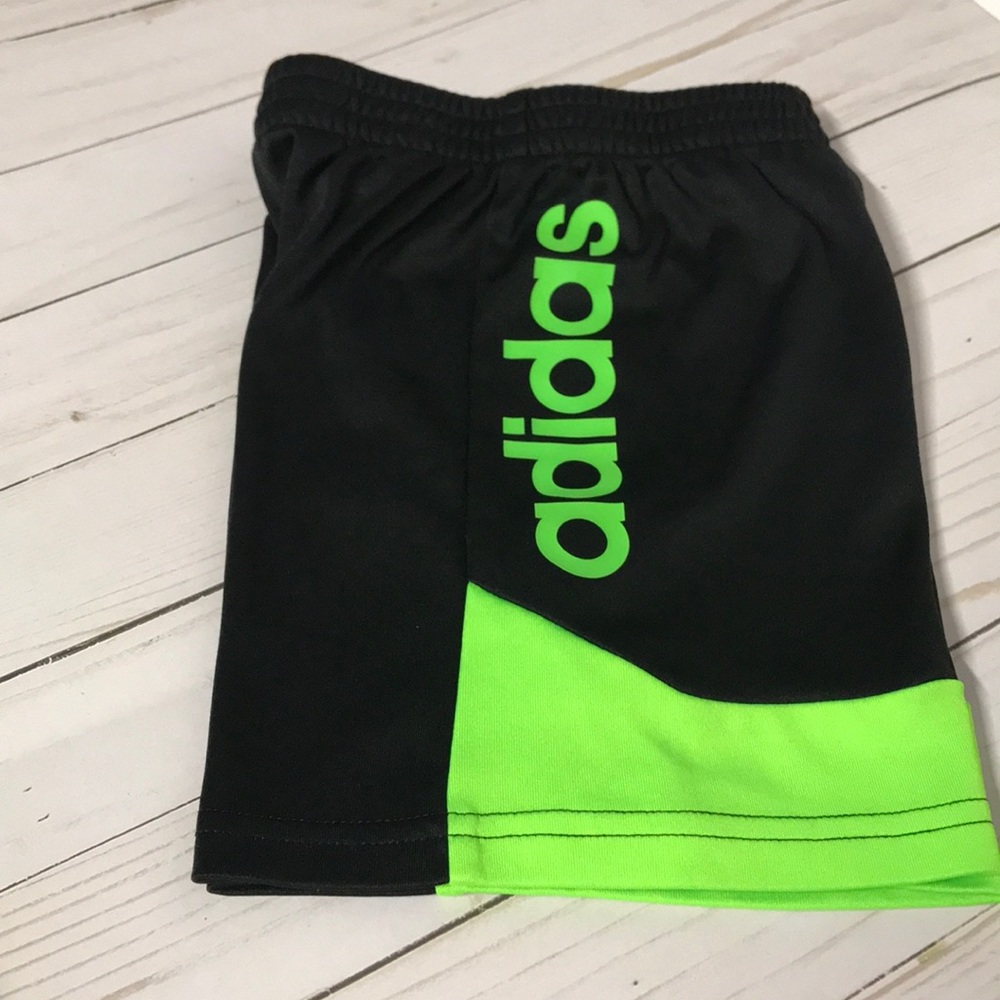 Adidas Shorts 2T black & green elastic waistband